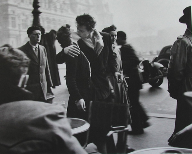 Il bacio dell’Hotel De Ville: simbolo dell’amore Il bacio dell’Hotel De Ville: simbolo dell’amore
