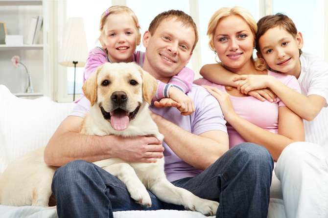 Un classico: l’autoscatto di famiglia nel divano