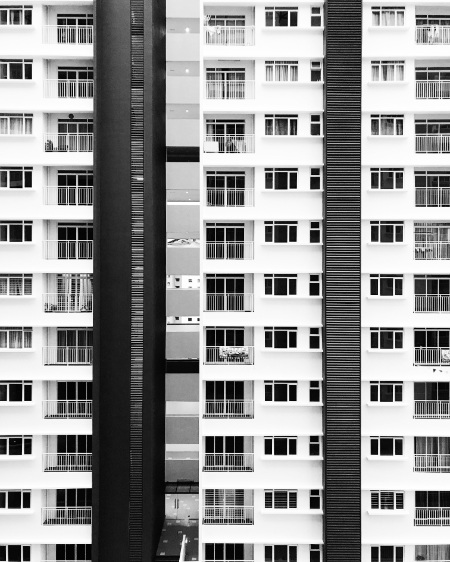 Fotografia in bianco e nero di un condominio