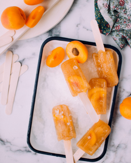 Food photography di ghiaccioli all'albicocca