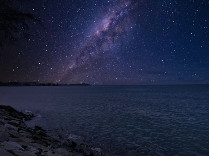 Fotografia del mare e cielo notturno