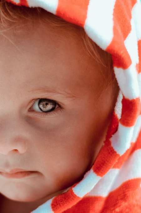 Fotografare i bambini: dettaglio del viso di un bambino