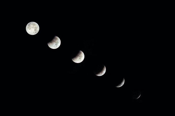 Foto luna nelle sue diverse fasi