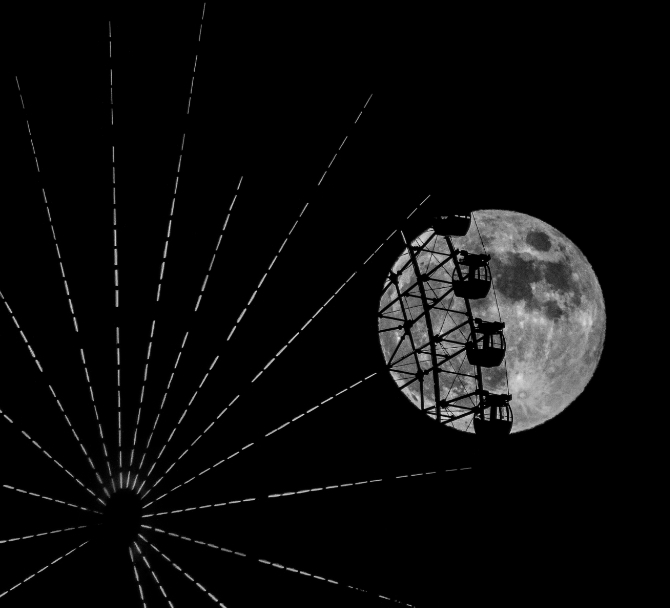 Fotografia della luna piena con silhouette in primo piano