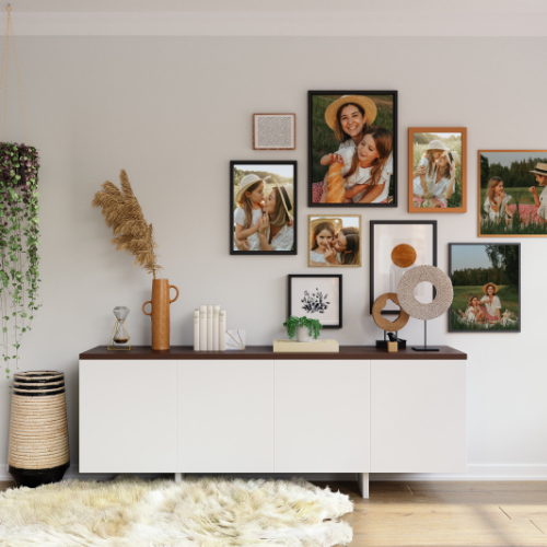 Crea una composizione di quadri con foto di famiglia a tema “primavera”